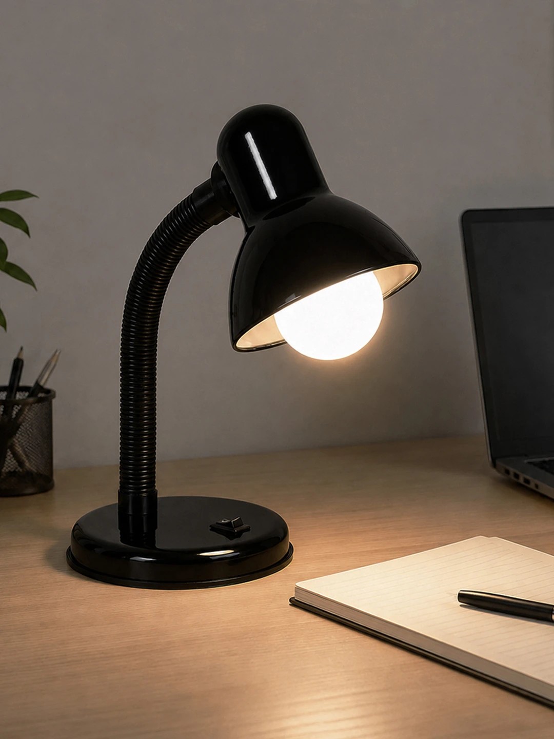 GLOBOSTAR® STUDENT GLB-102-0007 Μοντέρνο Επιτραπέζιο Φωτιστικό Πορτατίφ με Ντουί 1 x E27 AC 220-240V IP20 - Μαύρο - Μ14 x Π14 x Υ32cm