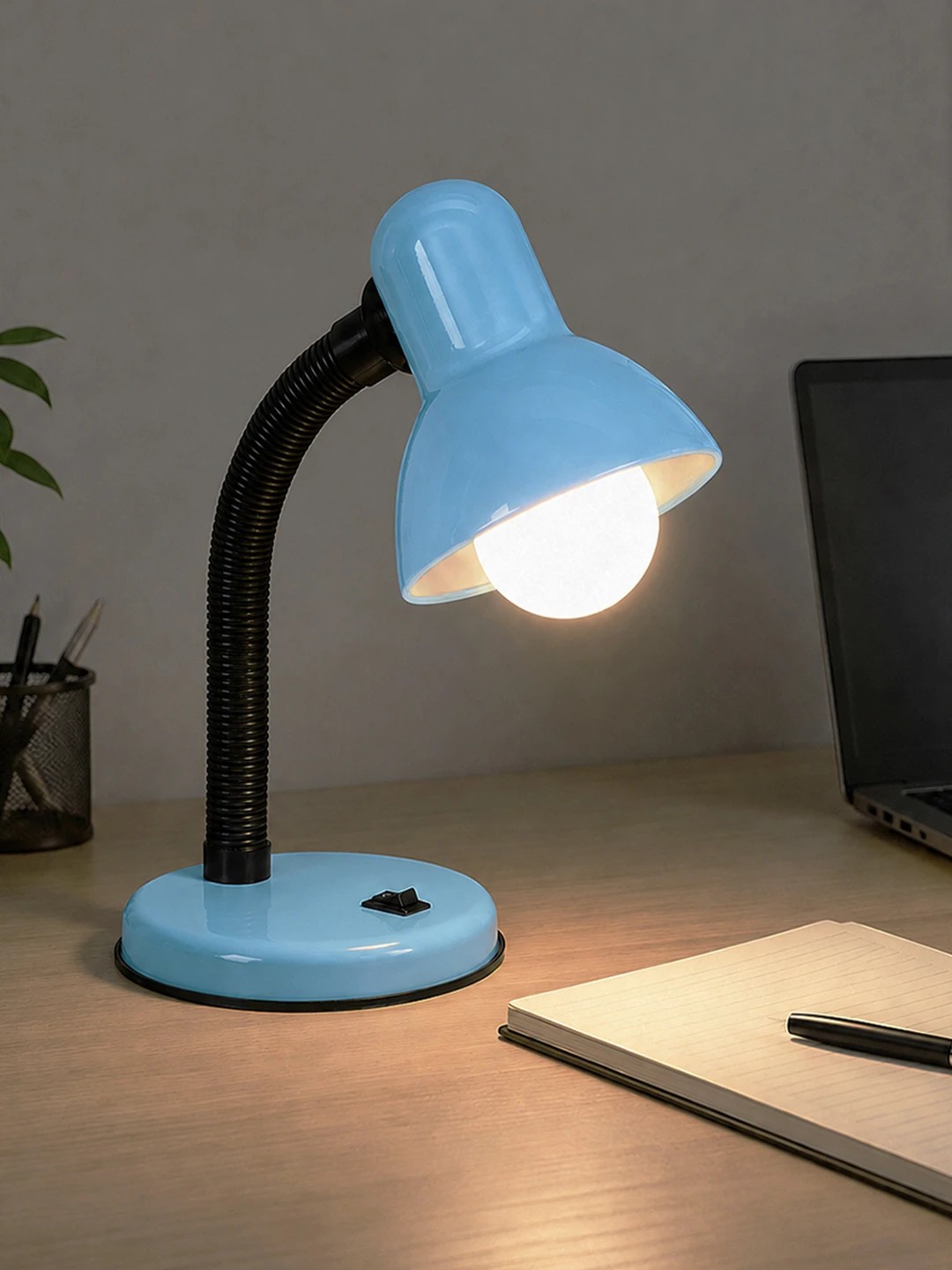 GLOBOSTAR® STUDENT GLB-102-0009 Μοντέρνο Επιτραπέζιο Φωτιστικό Πορτατίφ με Ντουί 1 x E27 AC 220-240V IP20 - Γαλάζιο & Μαύρο - Μ14 x Π14 x Υ32cm GLOBOSTAR® STUDENT GLB-102-0009 Μοντέρνο Επιτραπέζιο Φωτιστικό Πορτατίφ με Ντουί 1 x E27 AC 220-240V IP20 - Γαλάζιο & Μαύρο - Μ14 x Π14 x Υ32cm