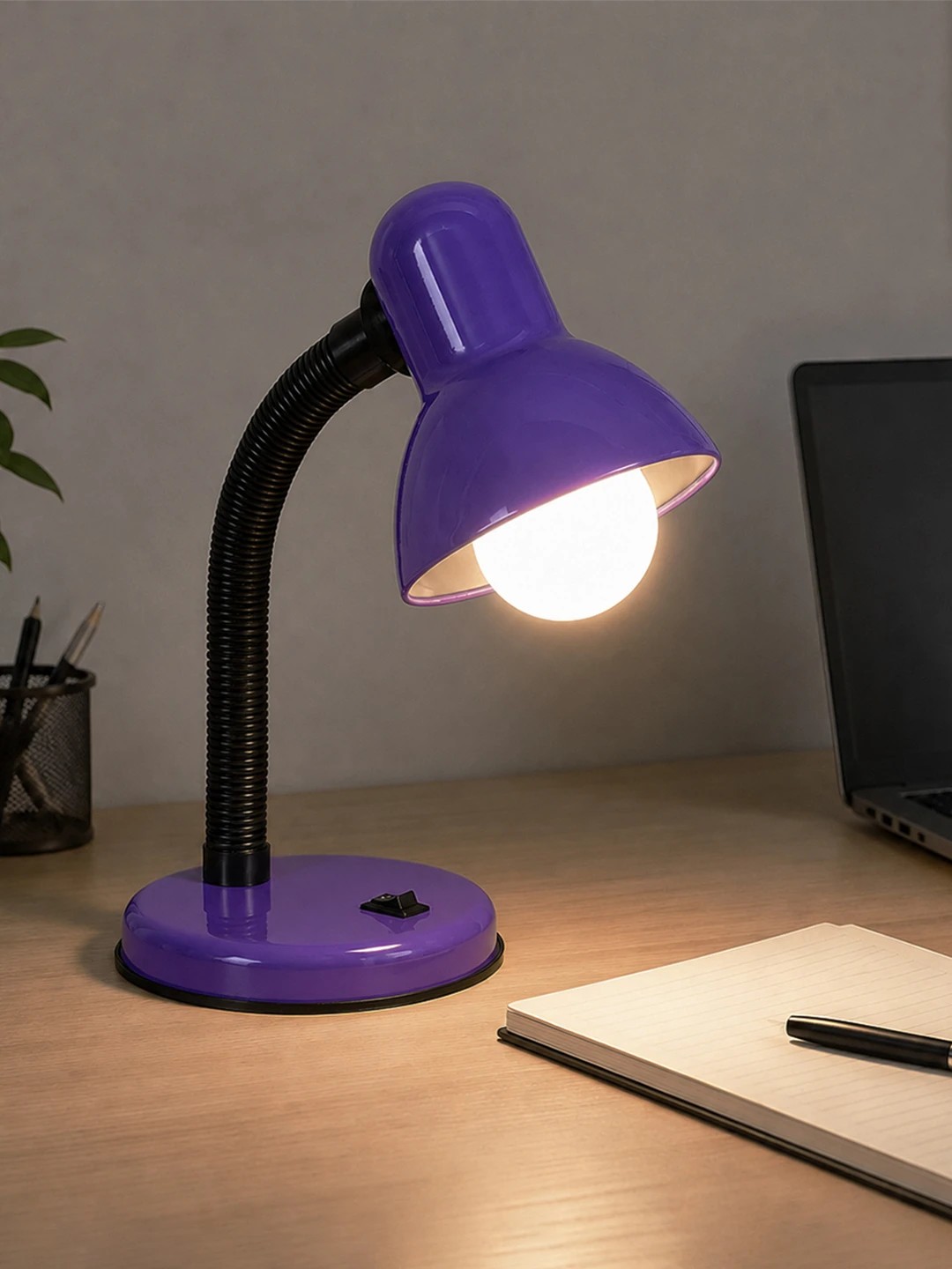 GLOBOSTAR® STUDENT GLB-102-0014 Μοντέρνο Επιτραπέζιο Φωτιστικό Πορτατίφ με Ντουί 1 x E27 AC 220-240V IP20 - Μωβ & Μαύρο - Μ14 x Π14 x Υ32cm